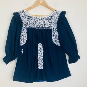 Mi Golondrina Fernanda Lago Nieve embroidered blouse in navy and white cotton. M